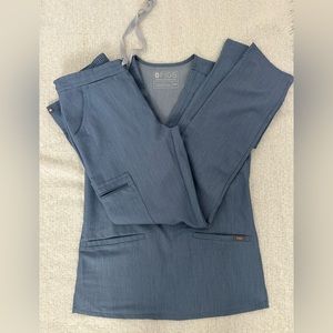 Heather Indigo Casma Three-Pocket Scrub Top Heather IndigoYola Skinny Scrub Pant